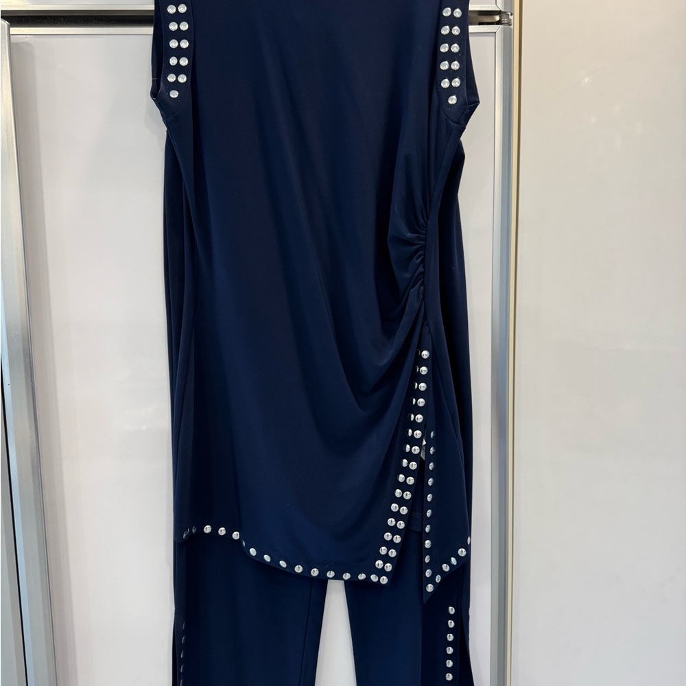 Frank Lyman Design Navy 2 pc set with capris pants with stud accents! - Picture 2 of 6